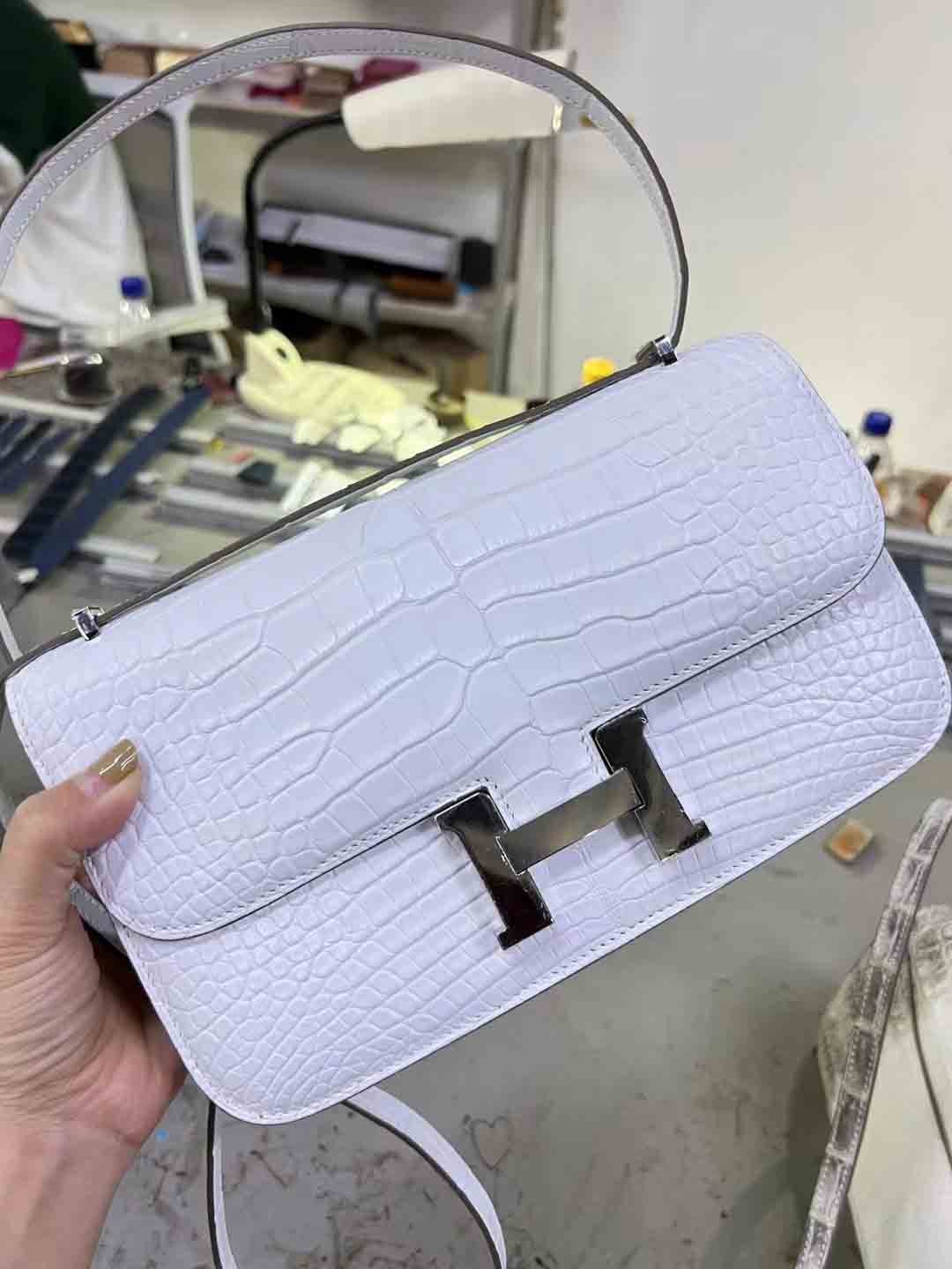 纯白色美洲鳄女包