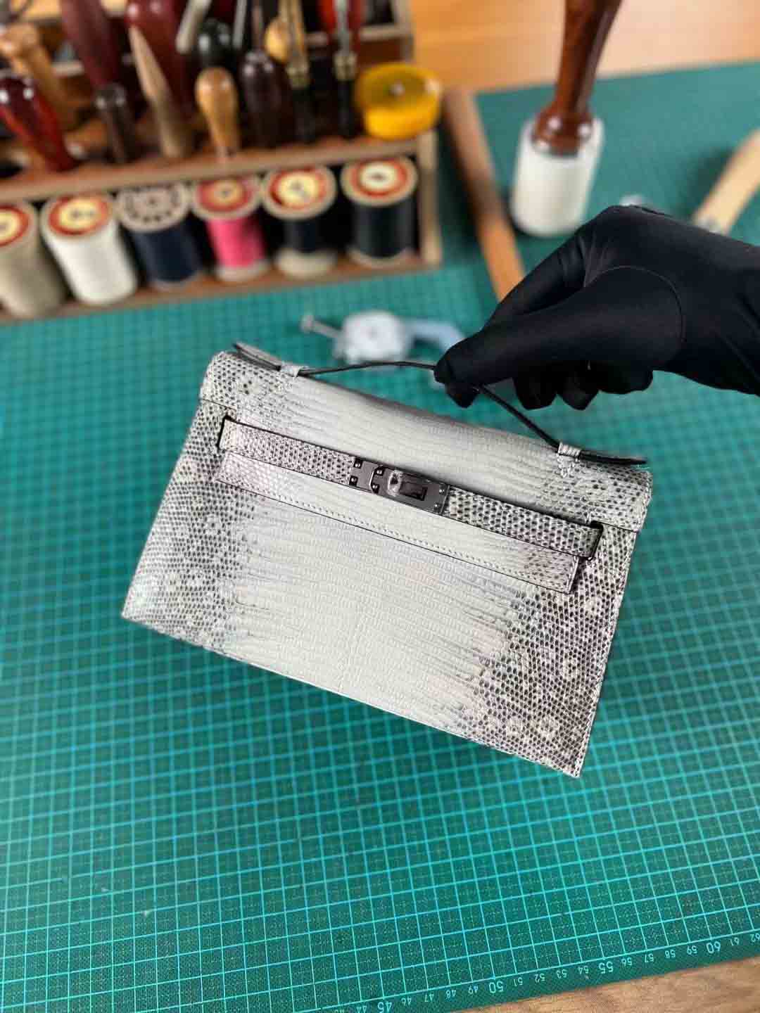 蜥蜴皮原花色银扣女单肩包