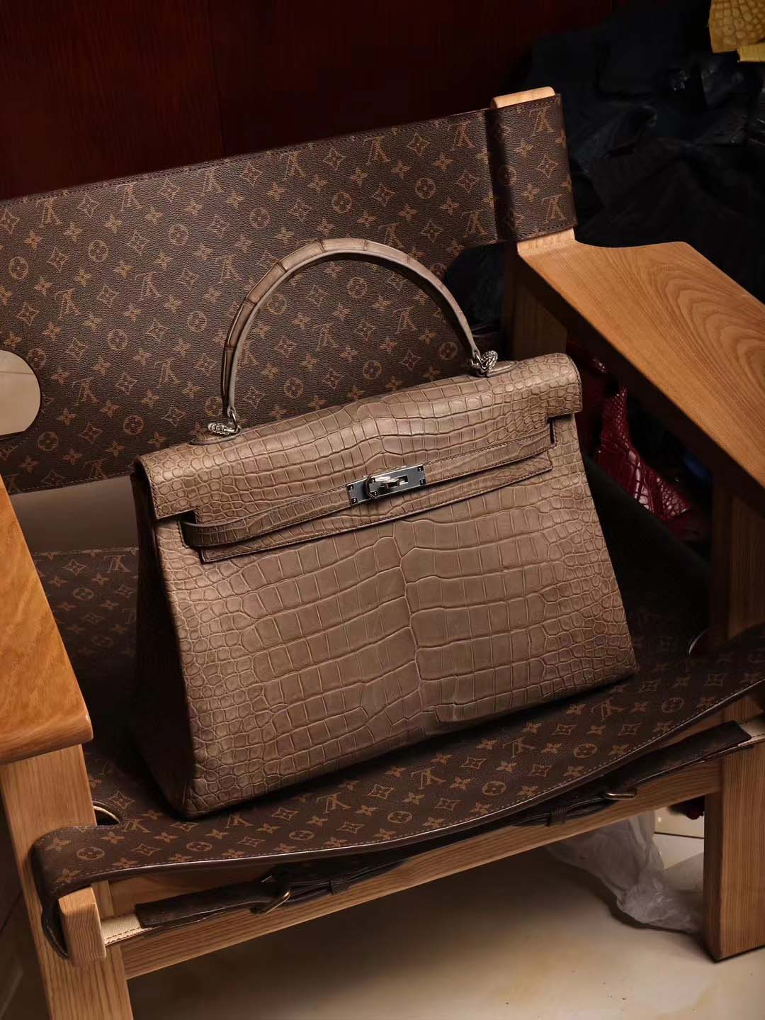 大象灰植鞣无涂湾鳄手提包