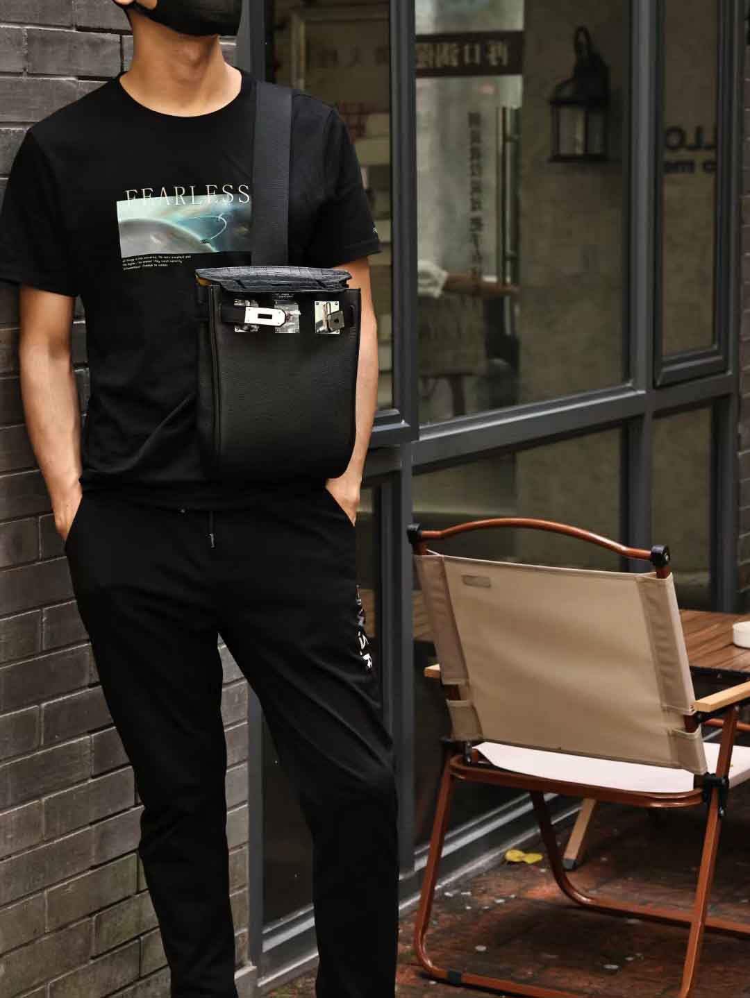 Togo拼黑色美洲鳄