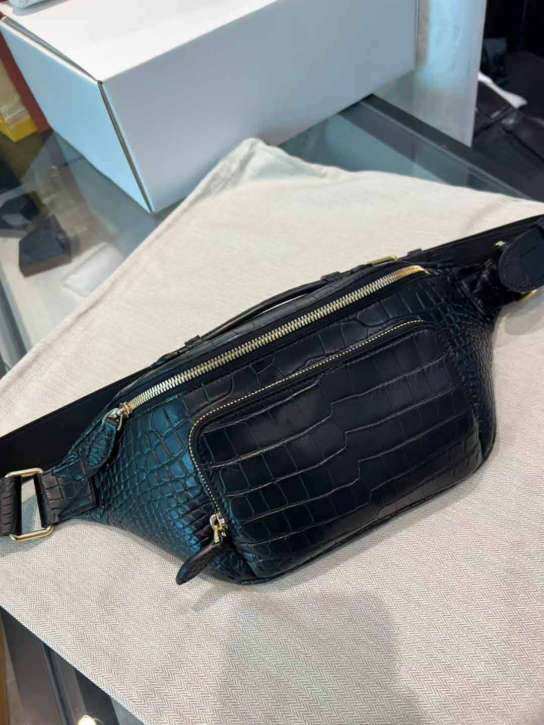 黑色腰包